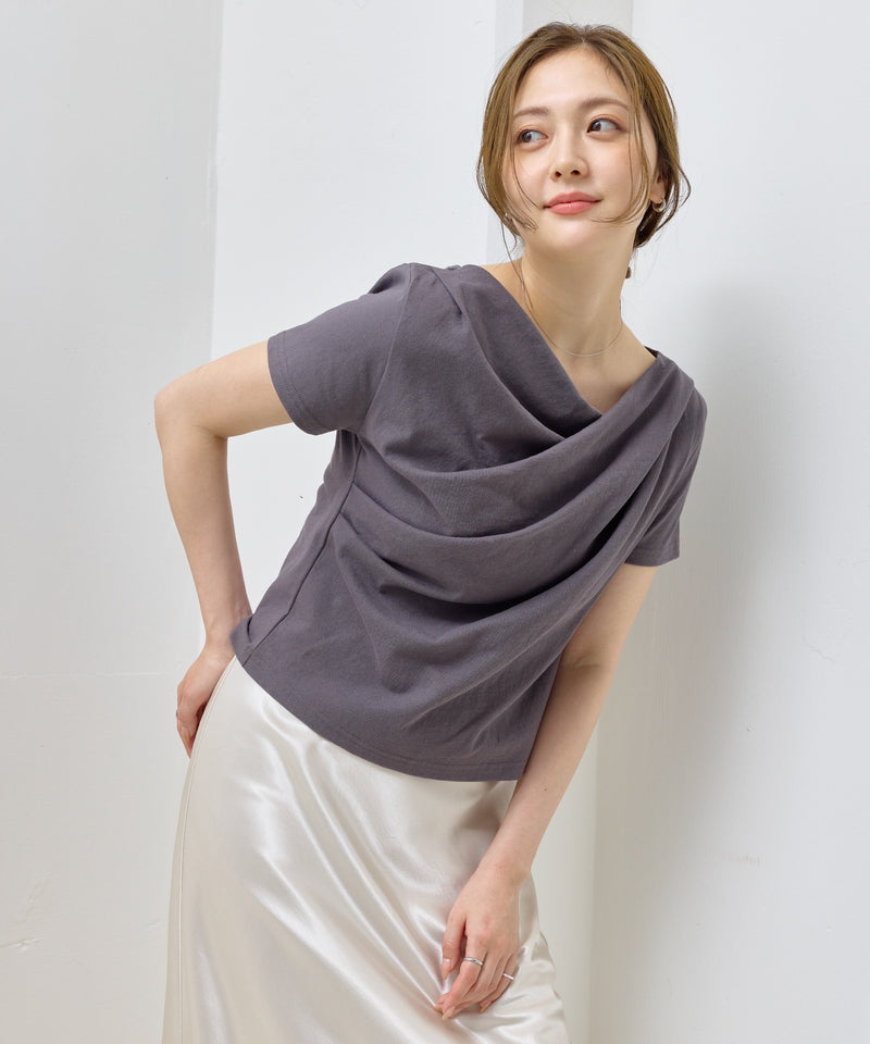 【ヘルシーな色気を纏う】ドレープデザイン半袖Tシャツ