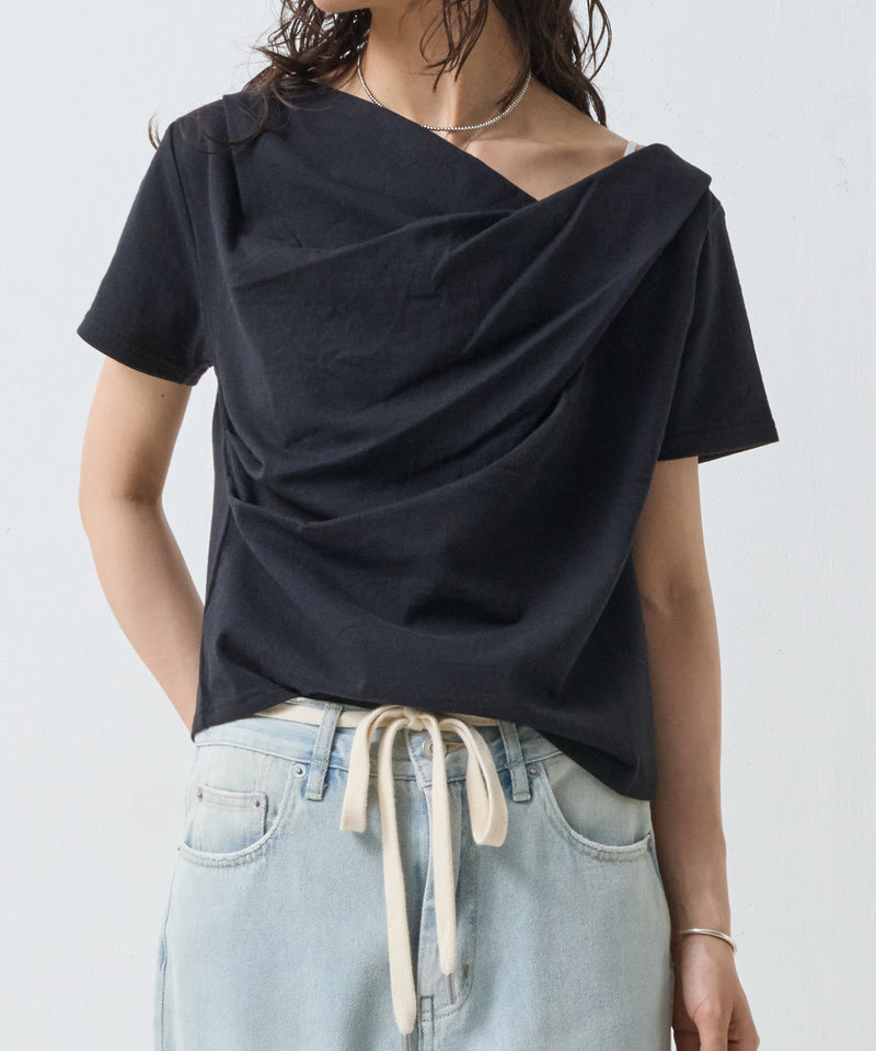 【ヘルシーな色気を纏う】ドレープデザイン半袖Tシャツ