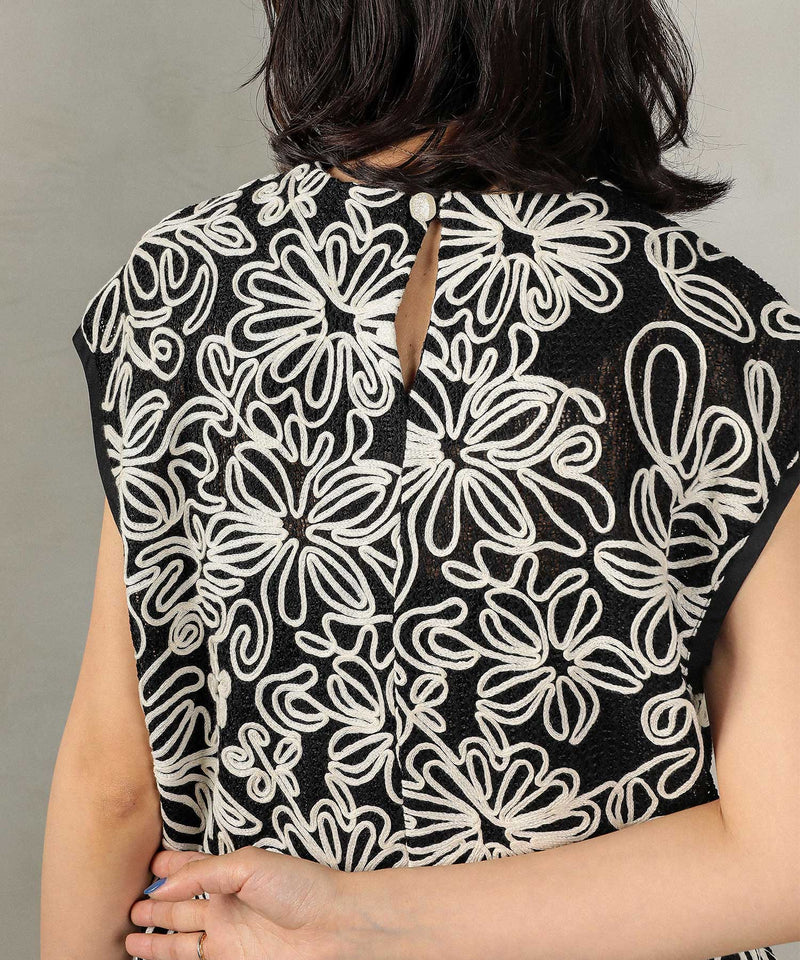 コード刺繍シアーフレンチスリーブトップス