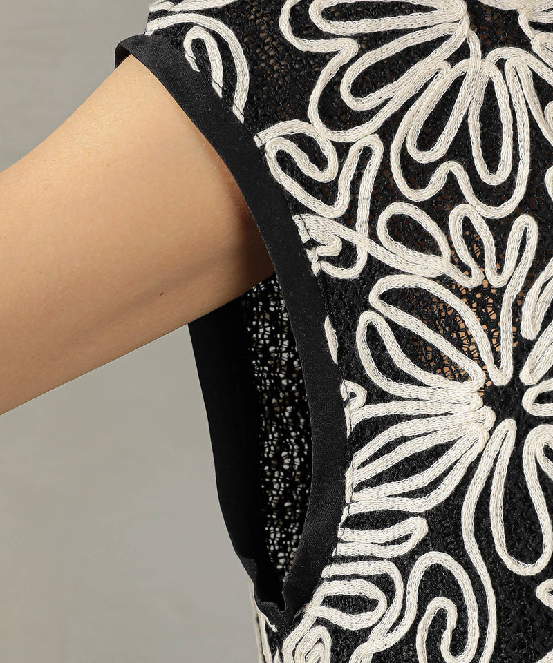 コード刺繍シアーフレンチスリーブトップス