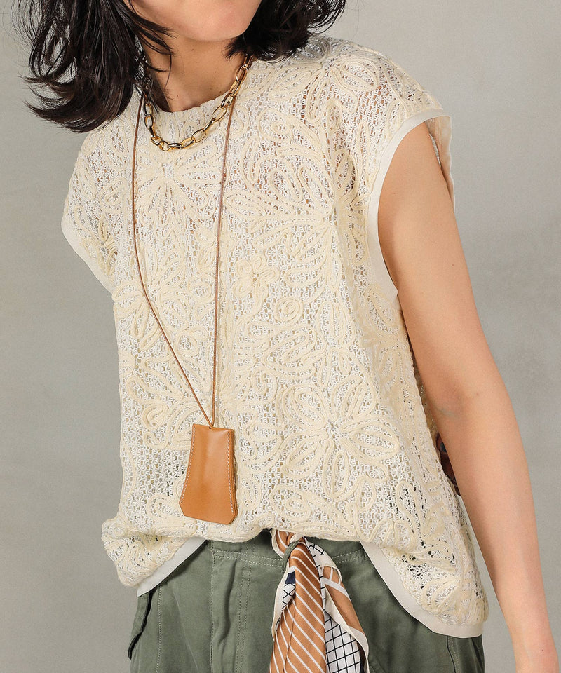 コード刺繍シアーフレンチスリーブトップス