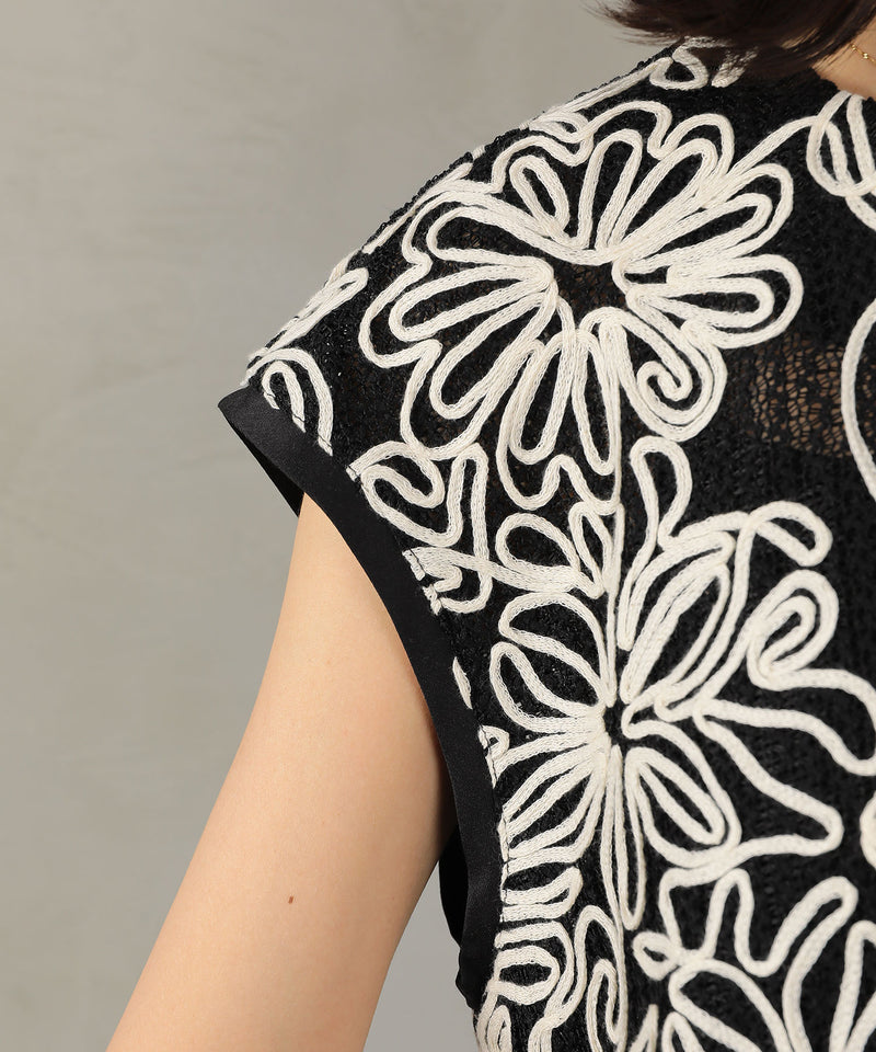 コード刺繍シアーフレンチスリーブトップス