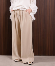 ベージュ<br>身長 : 161cm