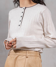 ベージュ<br>
身長 : 163cm