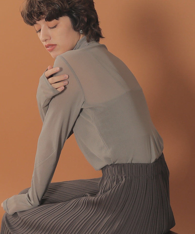 グレー<br>
身長：160cm