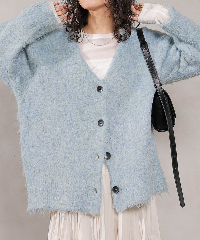 ブルー<br>
身長 : 163cm