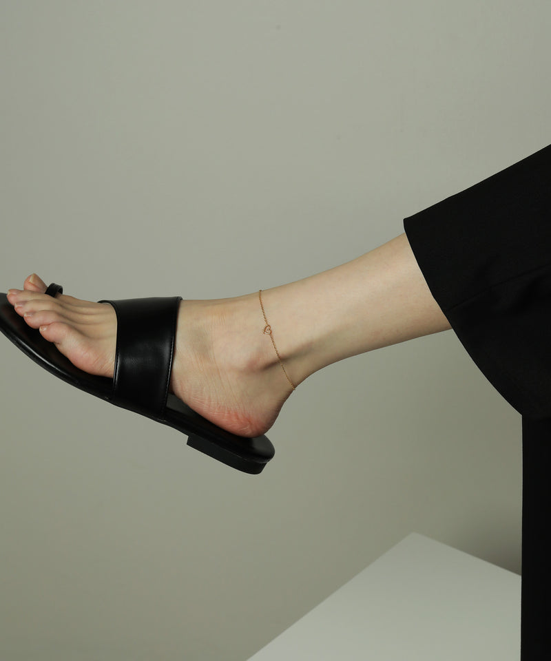 ハートのワンポイントがニュアンス感のある印象に