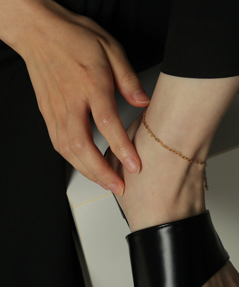 汗や水に強く変色しにくいためお風呂や温泉、海でもつけっぱなし◎