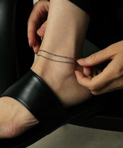 華奢でシンプルなチェーンのレイヤード仕様