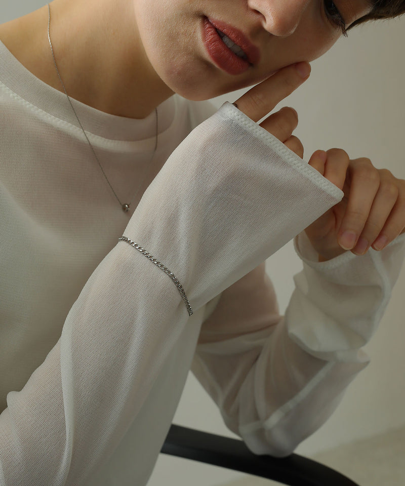 服の上からでも程よく存在感がありコーデを選ばず合わせやすい