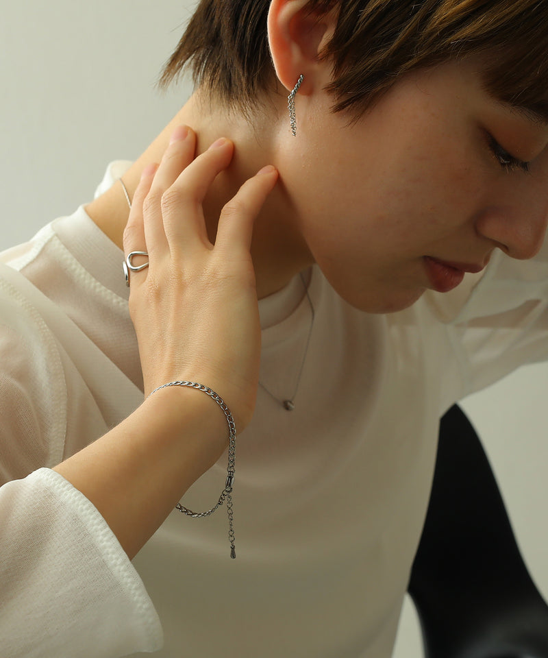 普段使いしやすいシンプルなブレスレット
