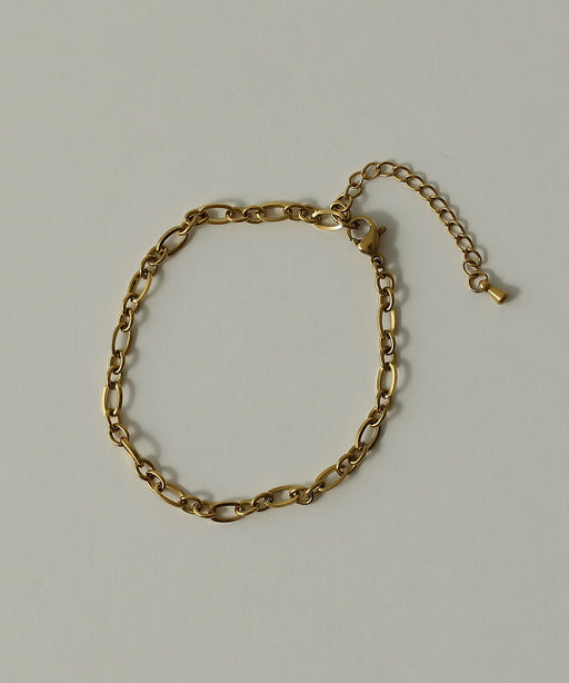 金属アレルギーを起こしにくいサージカルステンレス素材