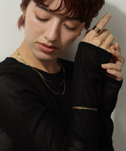 シンプルだからレイヤードして違う雰囲気を楽しんでみても◎