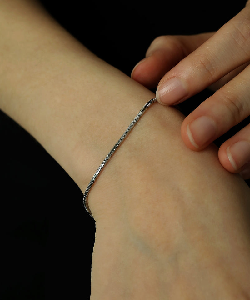 金属アレルギーを起こしにくいサージカルステンレス素材