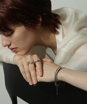 シンプルだから他のアクセサリーとも合わせやすい