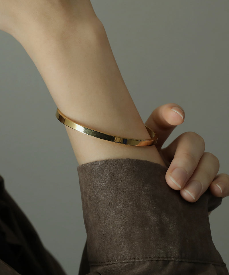 金属アレルギーを起こしにくいサージカルステンレス素材