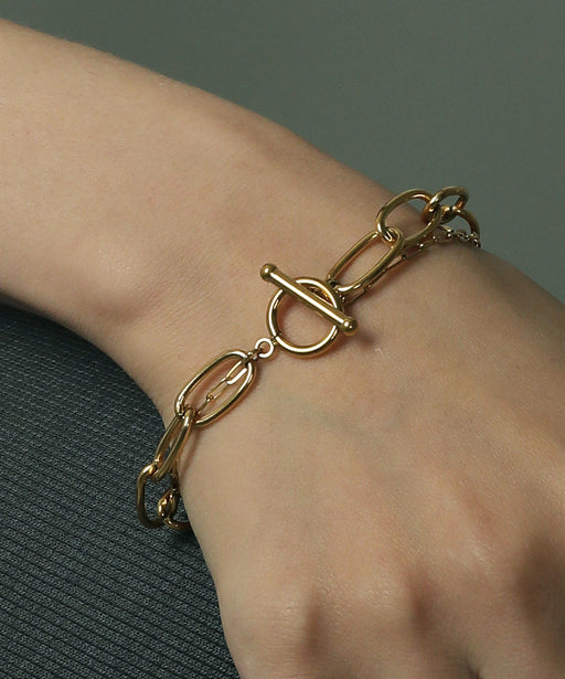 金属アレルギーを起こしにくいサージカルステンレス素材