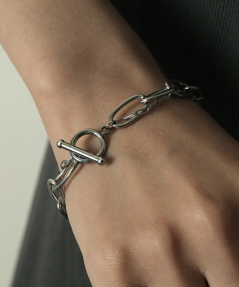 金属アレルギーを起こしにくいサージカルステンレス素材