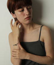 素肌にすっと馴染むスキンアクセ