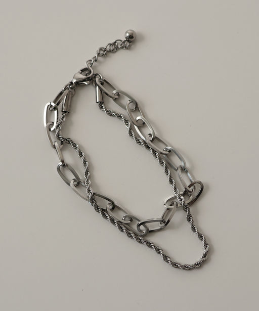 金属アレルギーを起こしにくいサージカルステンレス素材