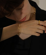 汗や水に強く変色しにくいためお風呂や温泉、海でもつけっぱなし◎