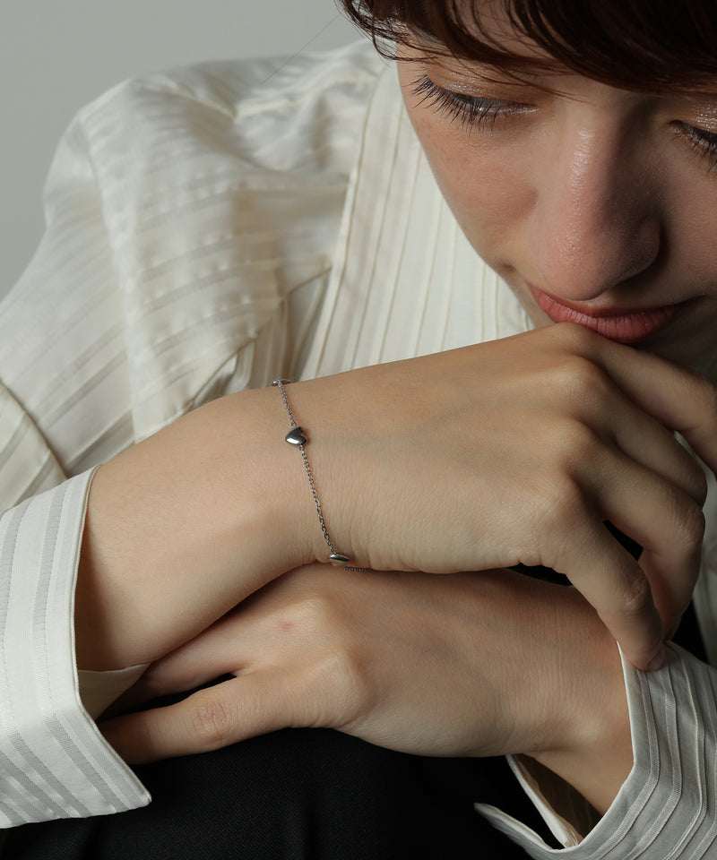 ハートモチーフでも大人っぽさとスタイリッシュさを表現