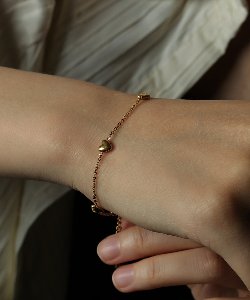 金属アレルギーを起こしにくいサージカルステンレス素材