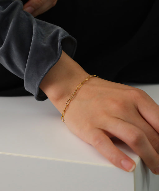 金属アレルギーを起こしにくいサージカルステンレス素材