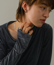 汗や水に強く変色しにくいためお風呂や温泉、海でもつけっぱなし◎