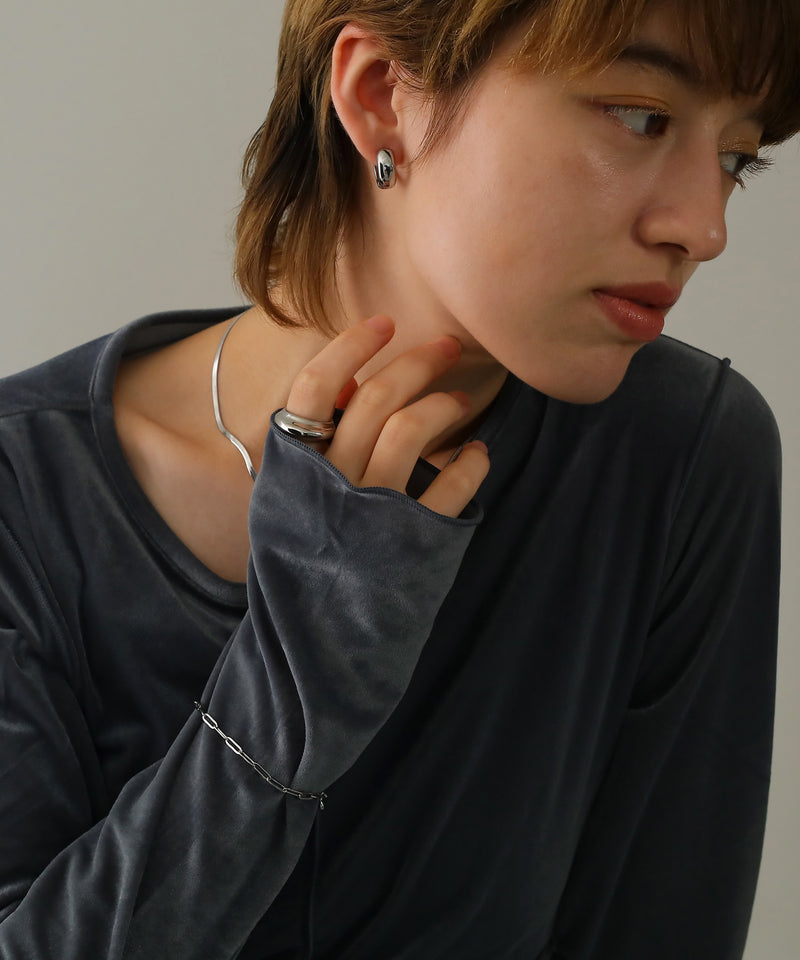 汗や水に強く変色しにくいためお風呂や温泉、海でもつけっぱなし◎