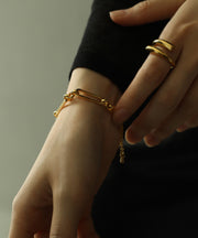 汗や水に強く変色しにくいためお風呂や温泉、海でもつけっぱなし◎