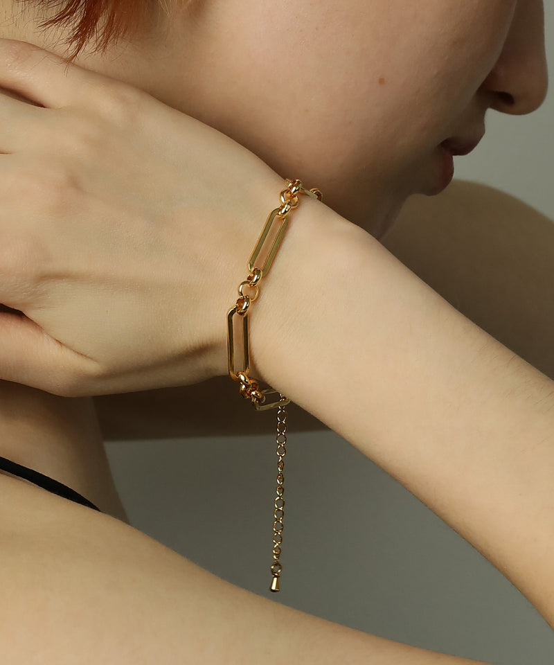 金属アレルギーを起こしにくいサージカルステンレス素材