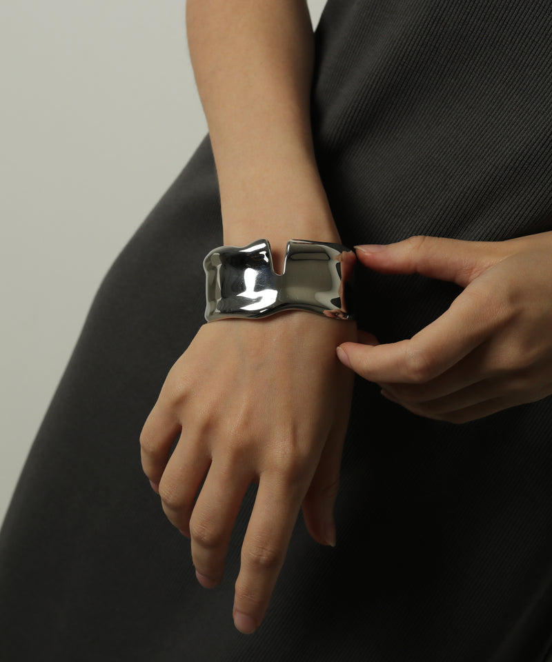 金属アレルギーを起こしにくいサージカルステンレス素材