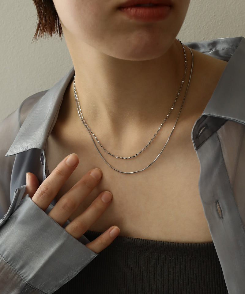 汗や水に強く変色しにくいためお風呂や温泉、海でもつけっぱなし◎