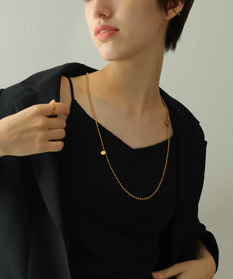 汗や水に強く変色しにくいためお風呂や温泉、海でもつけっぱなし◎