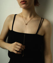 ニュアンス感たっぷりのノットデザイン