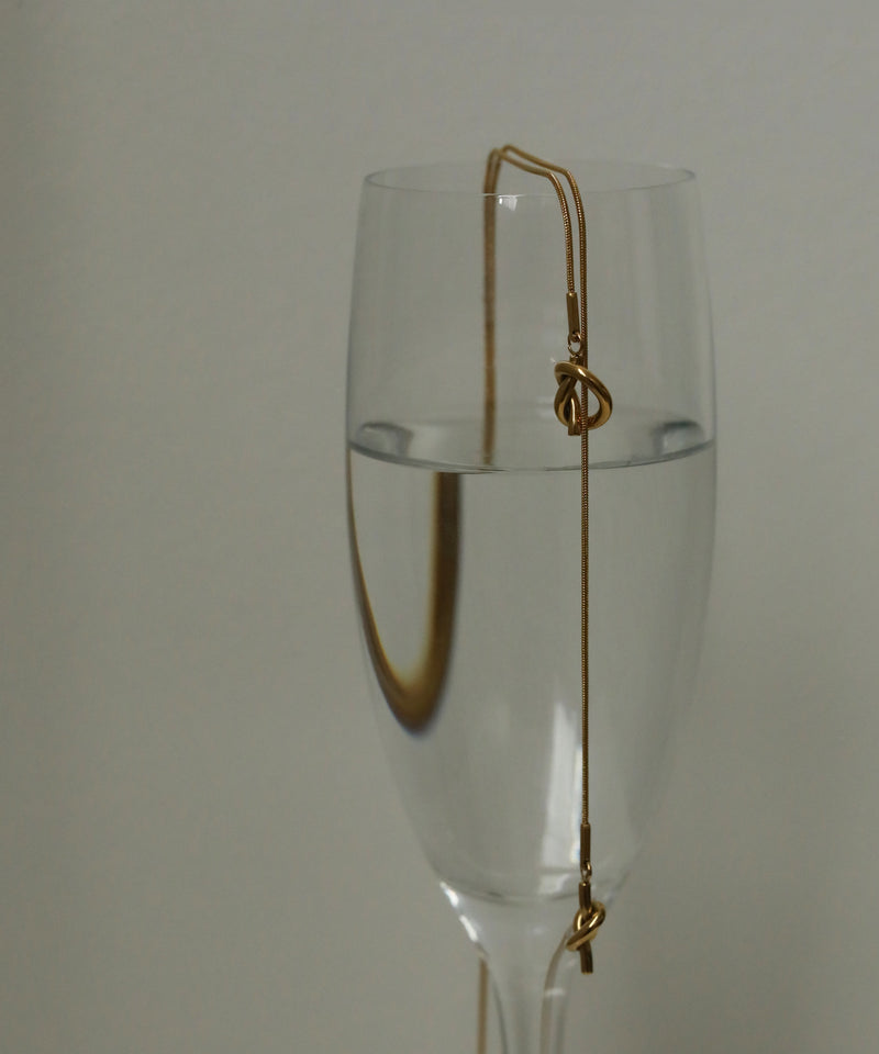 水や汗に強くお風呂や温泉、海でもつけっぱなし◎