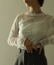 縦ラインを強調してさりげなくスタイルアップ◎