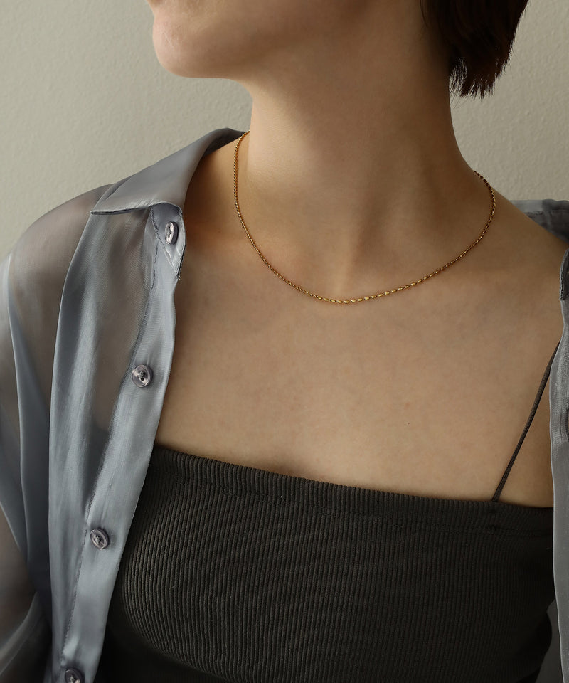 さり気なく着けられる華奢なチェーンが普段使いしやすい