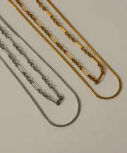 滑らかなスネークチェーンとスタイリッシュなミックスチェーンのレイヤード仕様