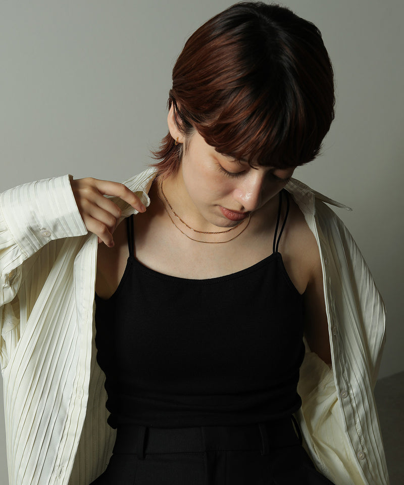 表情の異なる2種類のチェーンを使用したレイヤードデザイン