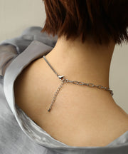 アジャスター付きで長さ調整可能(長さ：40～45.5cm)