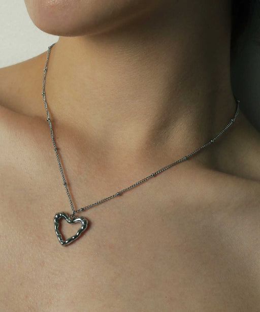 金属アレルギーを起こしにくいサージカルステンレス素材