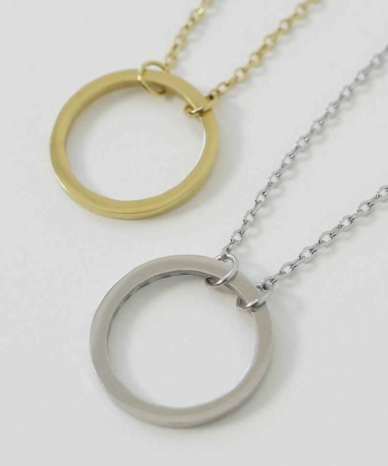 片方はプレーンなデザイン