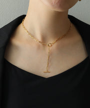 前後どちらをメインにしても着用でき、留め具をずらしてYラインにしても