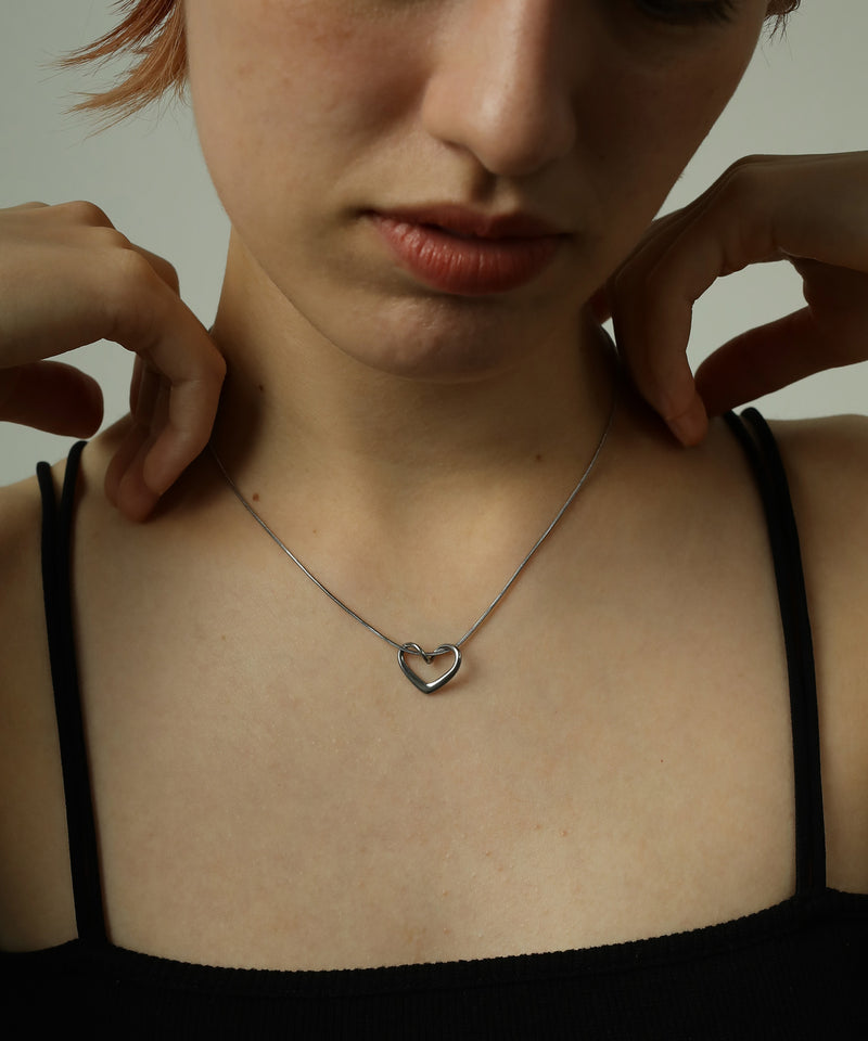 金属アレルギーを起こしにくいサージカルステンレス素材