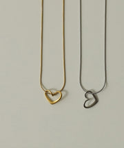 チェーンの通し方を変えると違った印象を楽しめます