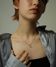 汗や水に強く変色しにくいためお風呂や温泉、海でもつけっぱなし◎