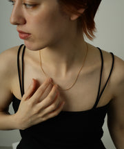 チェーンは長さ調節不可ですが、留め具は付属しています