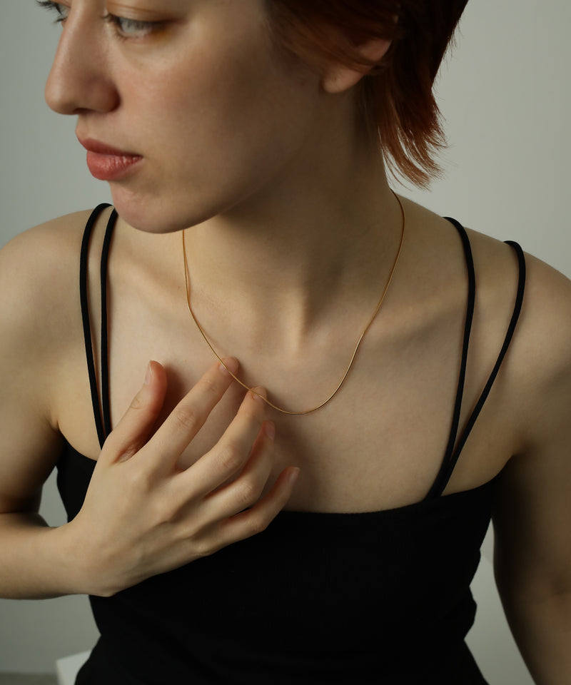 チェーンは長さ調節不可ですが、留め具は付属しています